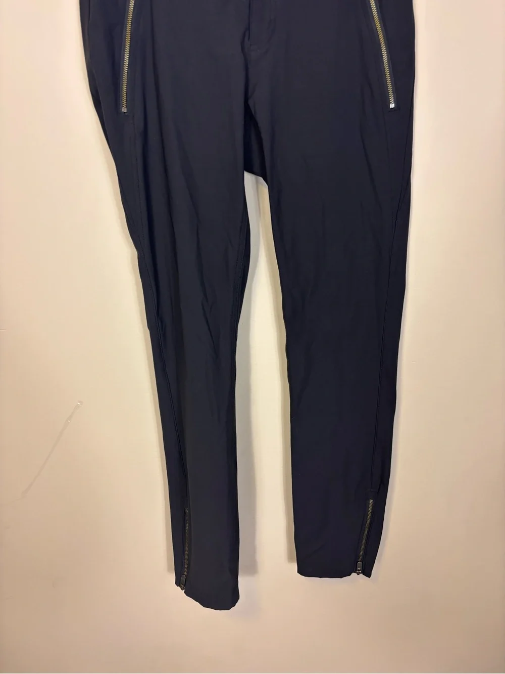 Athleta Black Zip-Detail Pockets and Bottom Performance Pants Women’s 4